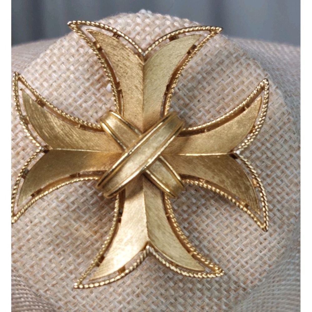 Trifari Signed Gold Tone Brooch Starburst Maltese Cross Vintage Grandmillennial